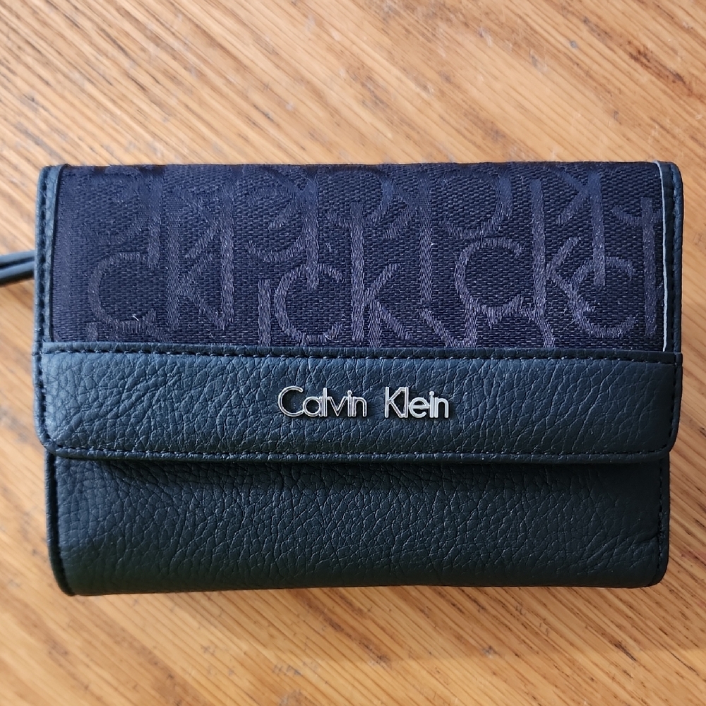 Calvin Klein CK Black Textured Logo Wallet NWT